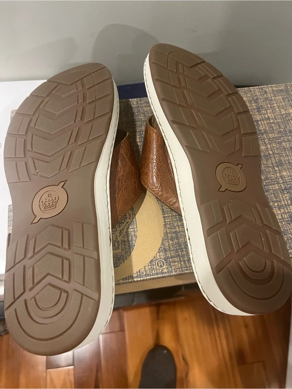 Born Men’s Tan Brown Leather Toe-Post Sandals Men’s Size 12M